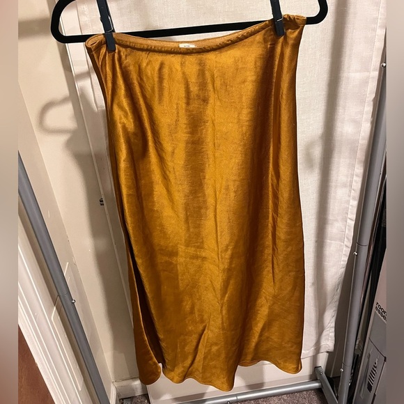 Club Monaco Gold Midi Skirt - Picture 3 of 4